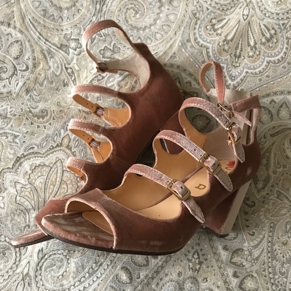 Rose velvet shoes !! - Picture 1 of 6